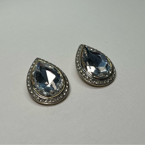 Vintage Les Bernard Signed Gold Tone Clear Rhinestone/Crystal Clip On Earrings - Picture 2 of 11